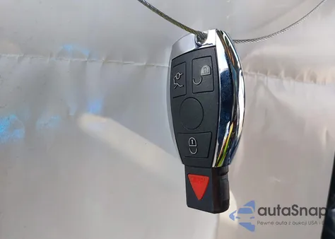 2010 Mercedes-Benz Glk 350 4Matic z USA, uszkodzony, nr VIN WDCGG8HB8AF457257